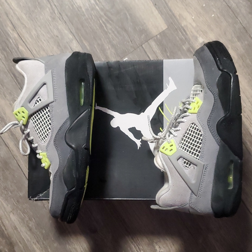 Jordan 4 Retro size 5.5 youth